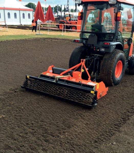 Tracteur KUBOTA  + Enfouisseur de pierres