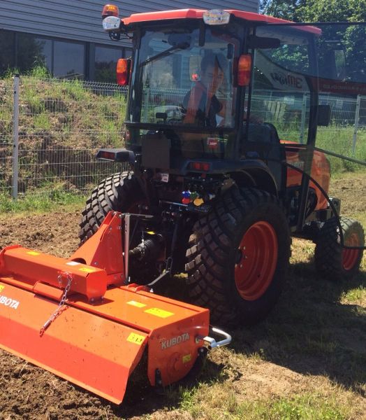 Tracteur KUBOTA + Fraises rotatives